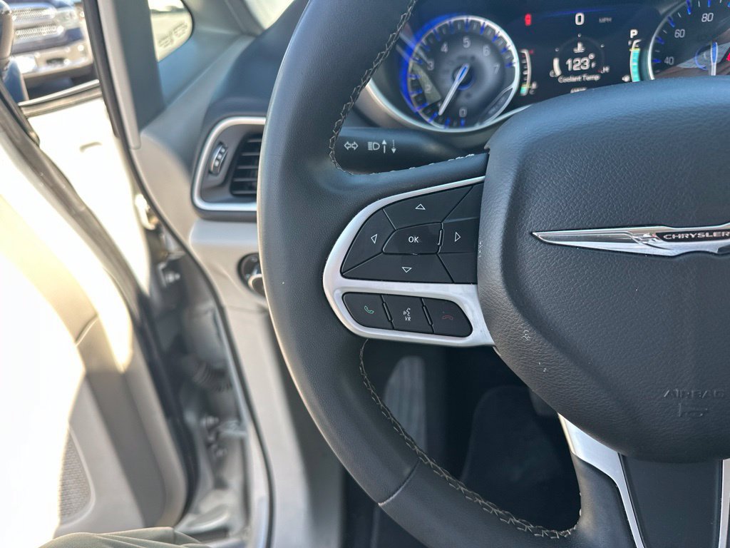 Certified 2024 Chrysler Pacifica Touring-L FWD image 16