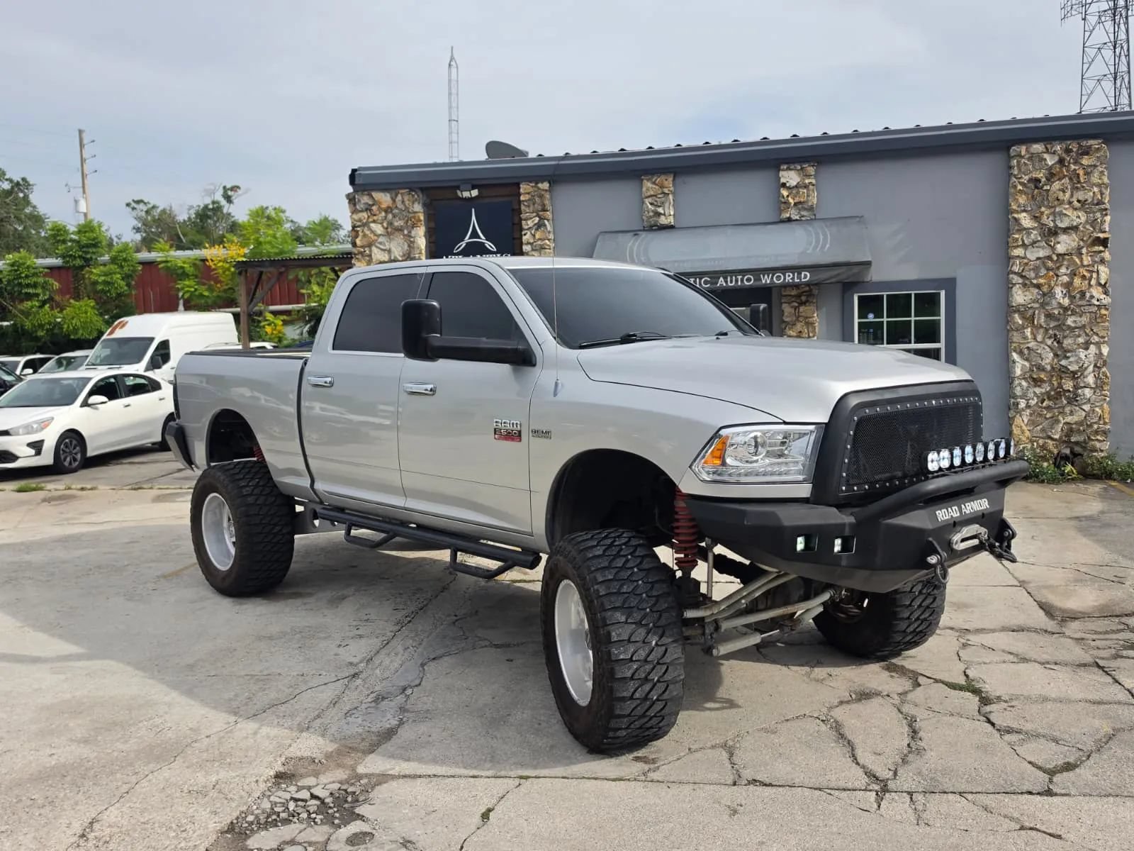 Used 2012 RAM 2500 ST w/ Chrome Appearance Group AWD/4WD image 2