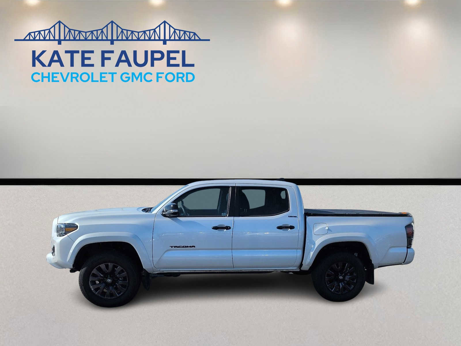 Used 2023 Toyota Tacoma Limited w/ Nightshade Package AWD/4WD image 4