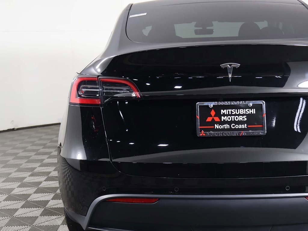 Used 2022 Tesla Model Y Long Range image 17
