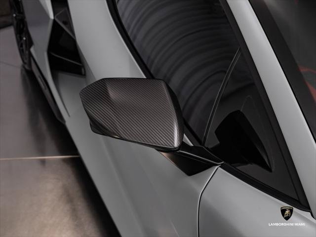 Used 2024 Lamborghini Revuelto AWD/4WD image 3