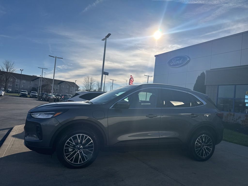 Certified 2025 Ford Escape SE image 6