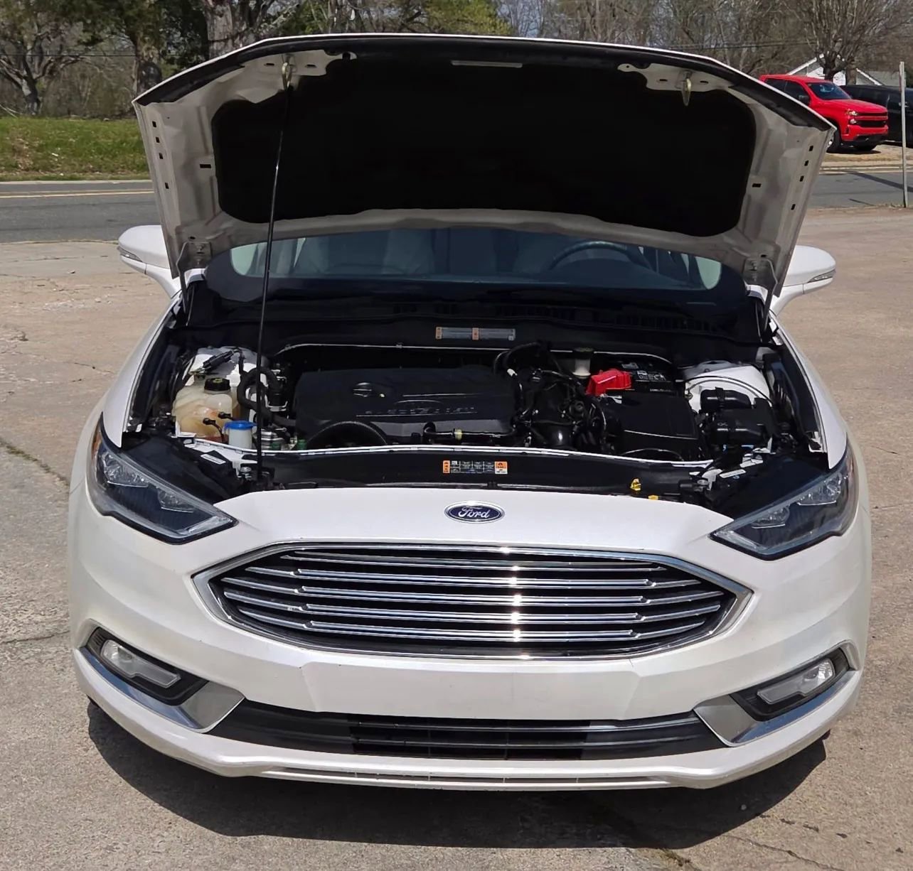 Used 2017 Ford Fusion SE w/ Fusion SE Technology Package image 5