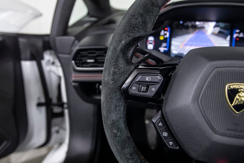 Used 2020 Lamborghini Huracan EVO image 46