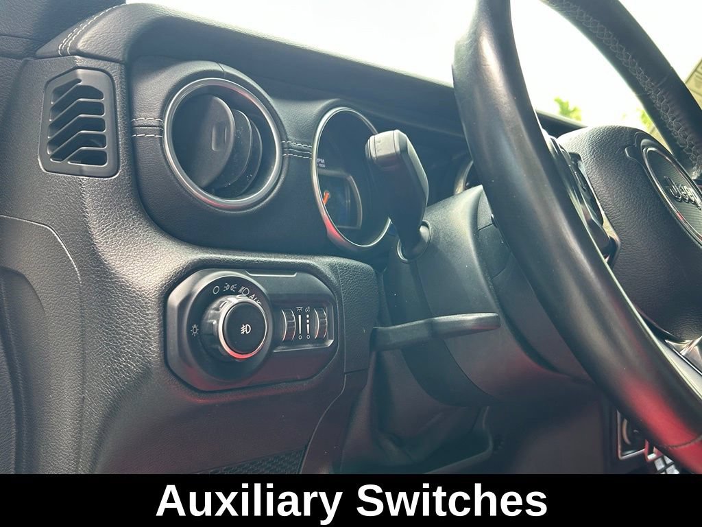 Used 2018 Jeep Wrangler Unlimited Sahara AWD/4WD image 16