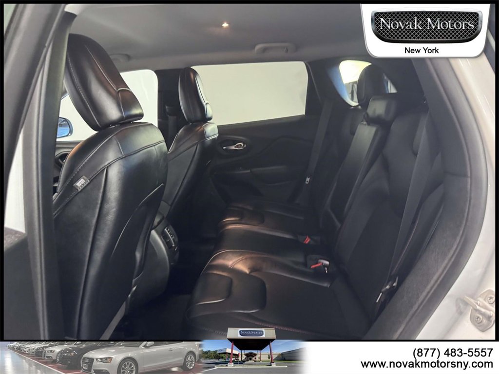 Used 2022 Jeep Cherokee Trailhawk image 11