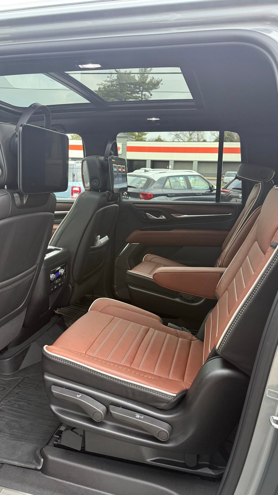 Used 2024 GMC Yukon XL Denali Ultimate image 42