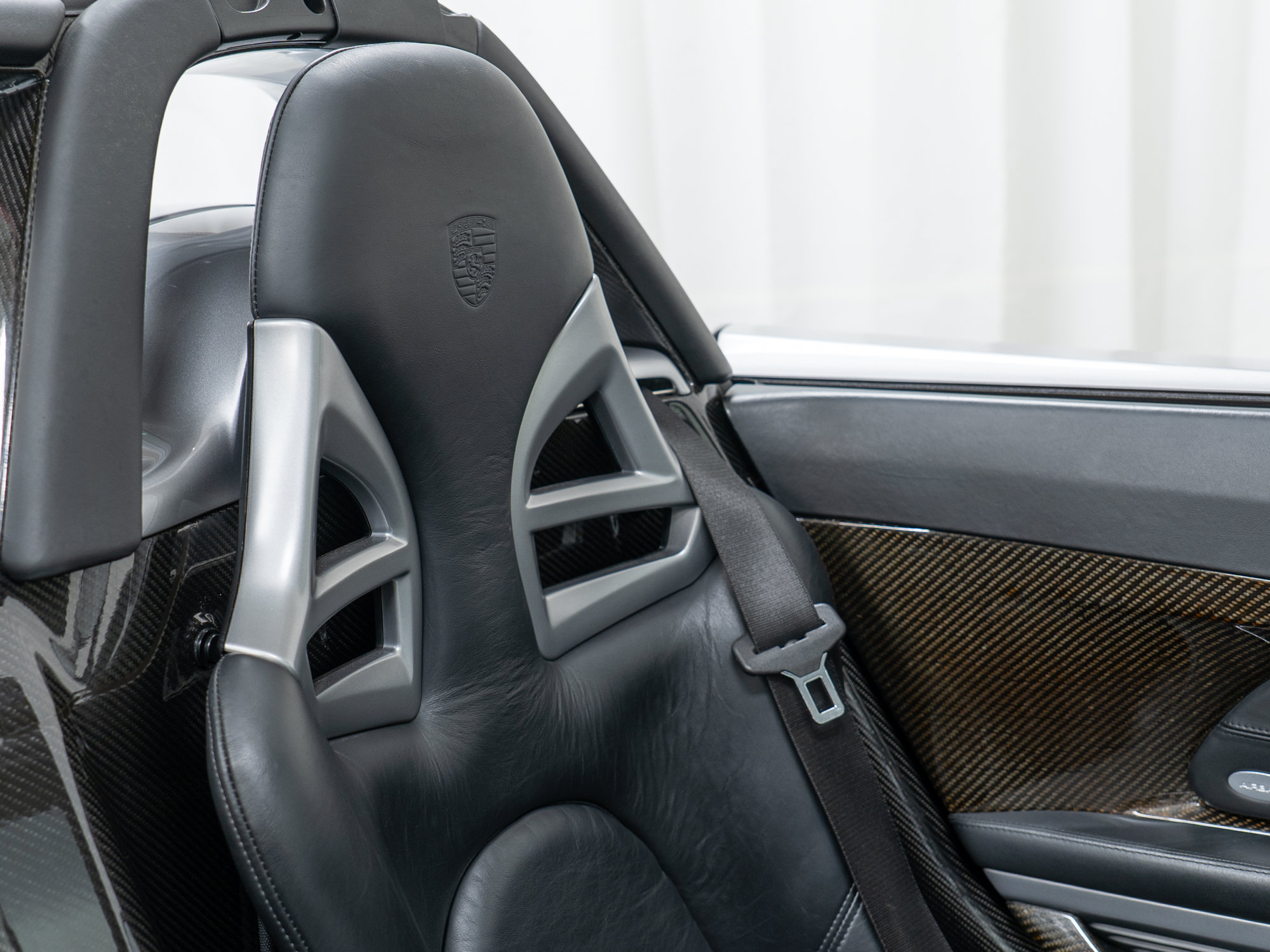 Used 2005 Porsche Carrera GT RWD image 42