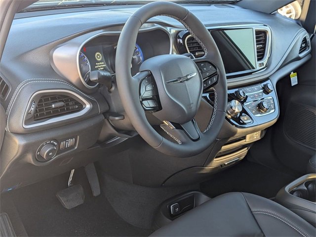 New 2026 Chrysler Pacifica Select w/ S Appearance Package image 10