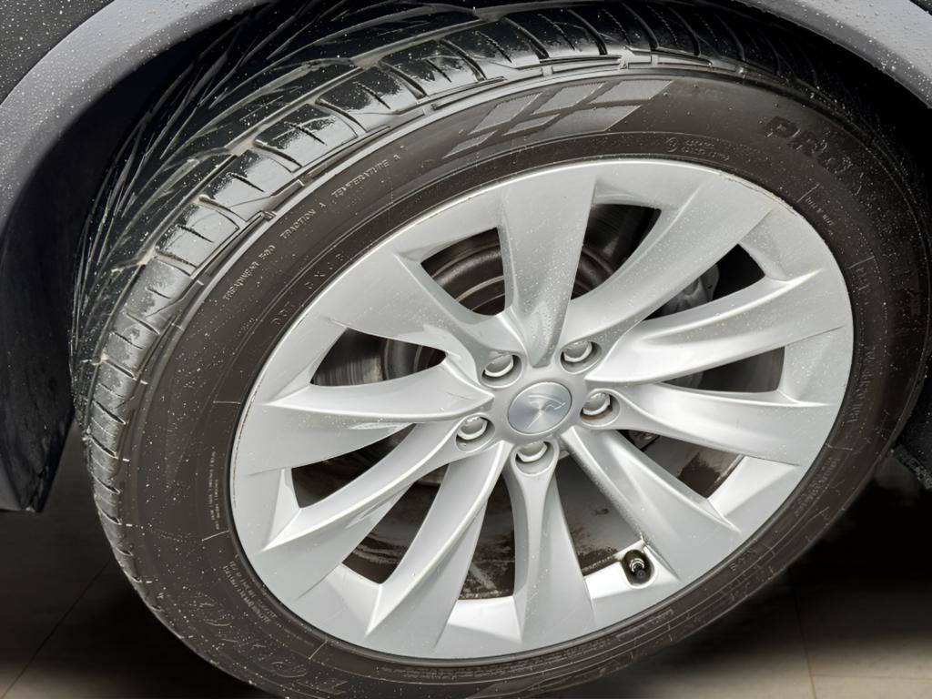 Used 2017 Tesla Model X 75D image 18