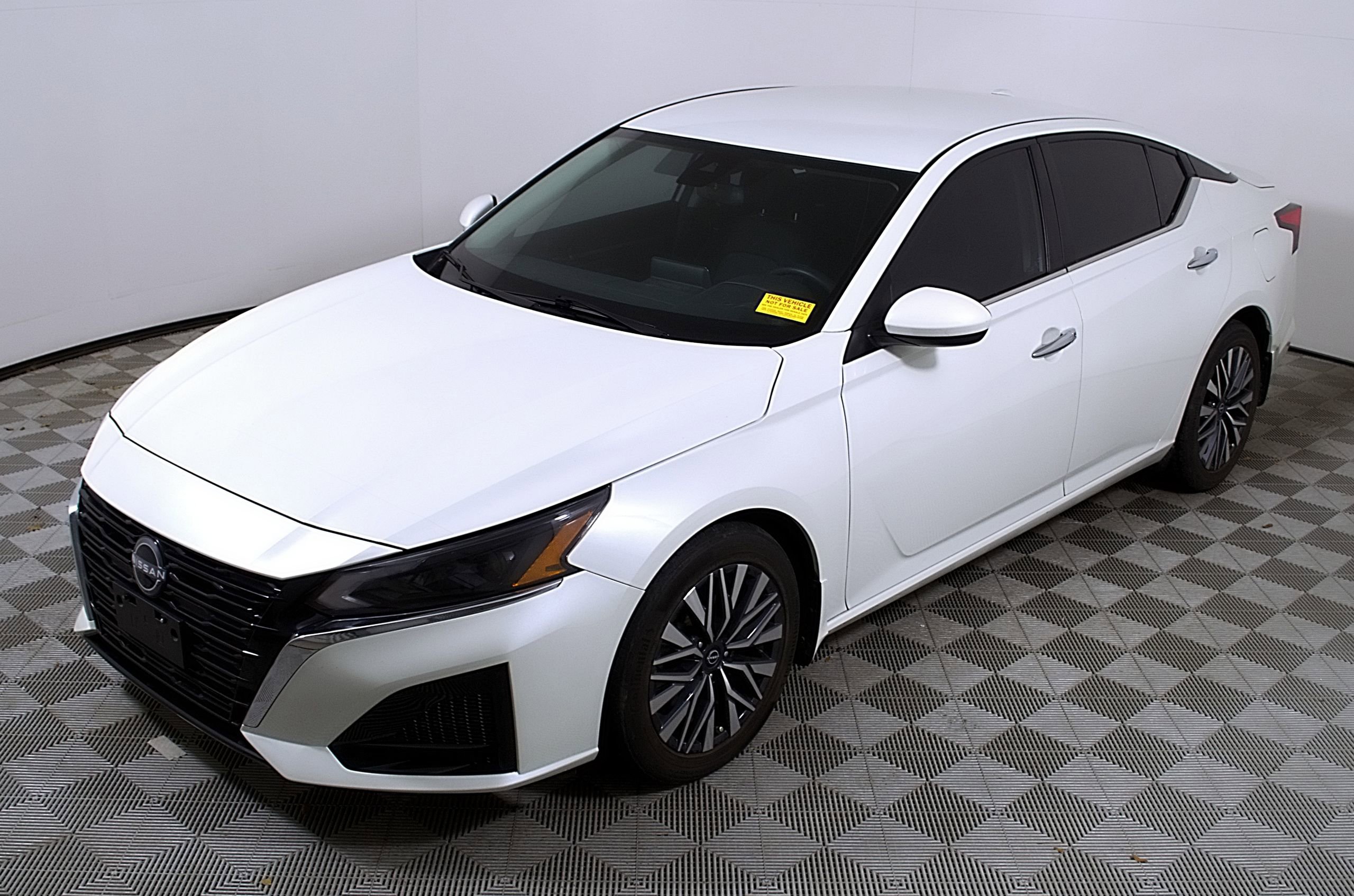 Used 2023 Nissan Altima 2.5 SV FWD image 3