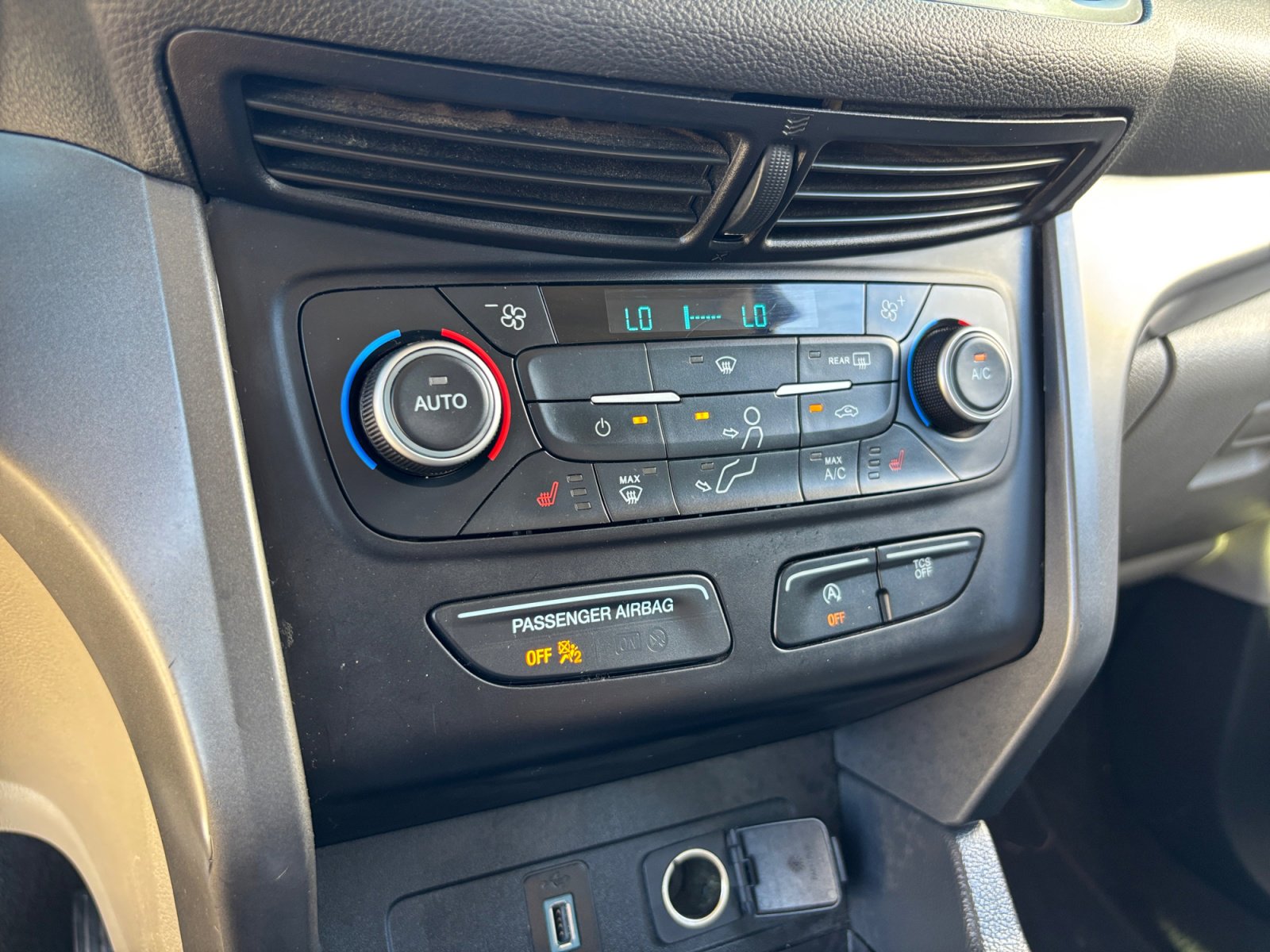 Used 2018 Ford Escape SE image 31