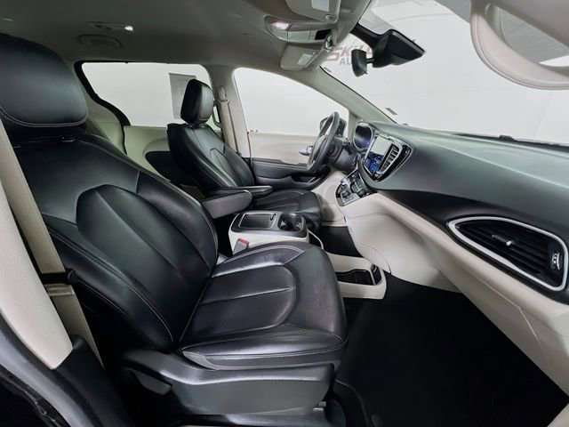 Used 2024 Chrysler Pacifica Touring-L FWD image 40