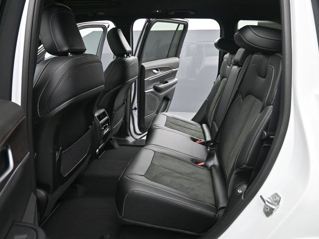 New 2026 Jeep Grand Cherokee Laredo image 13