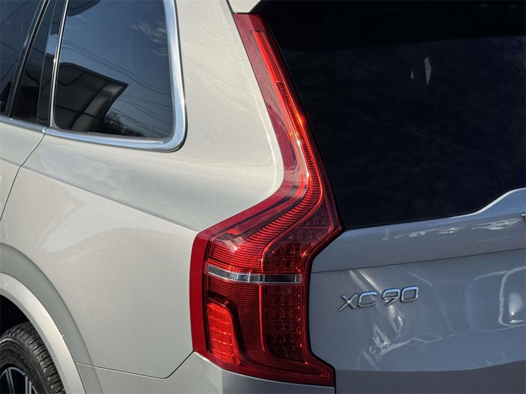Certified 2024 Volvo XC90 B5 Core w/ Protection Package Premier image 8