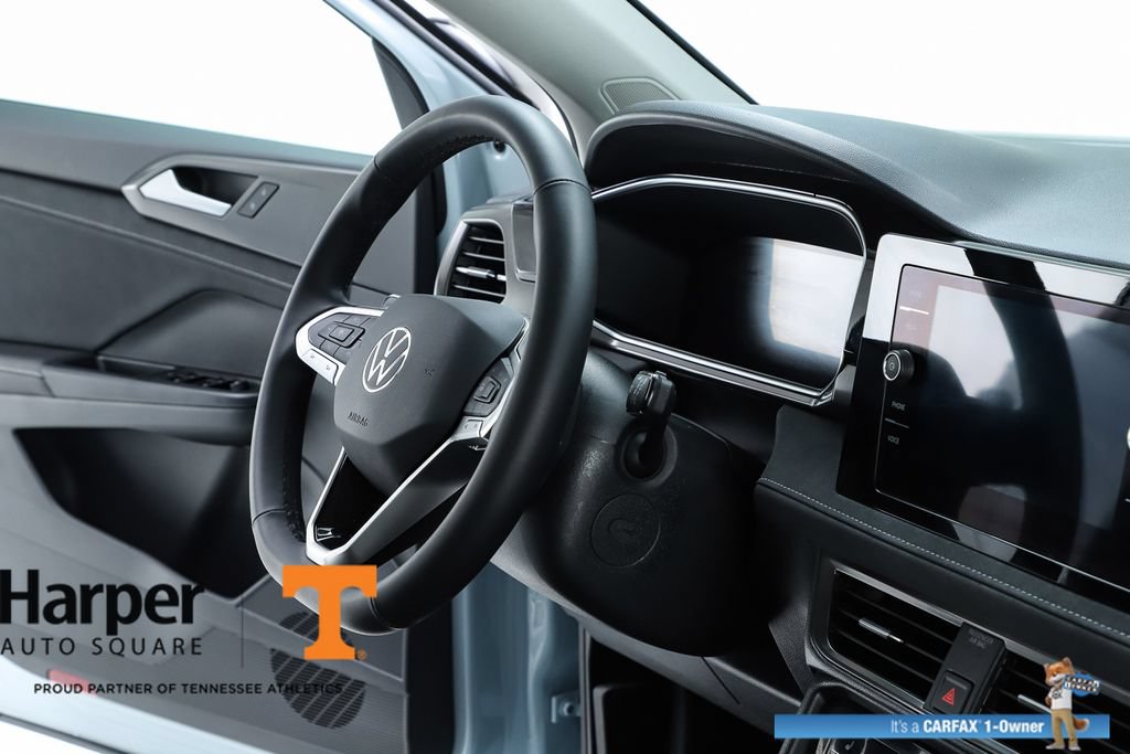 Used 2025 Volkswagen Taos SE FWD image 33