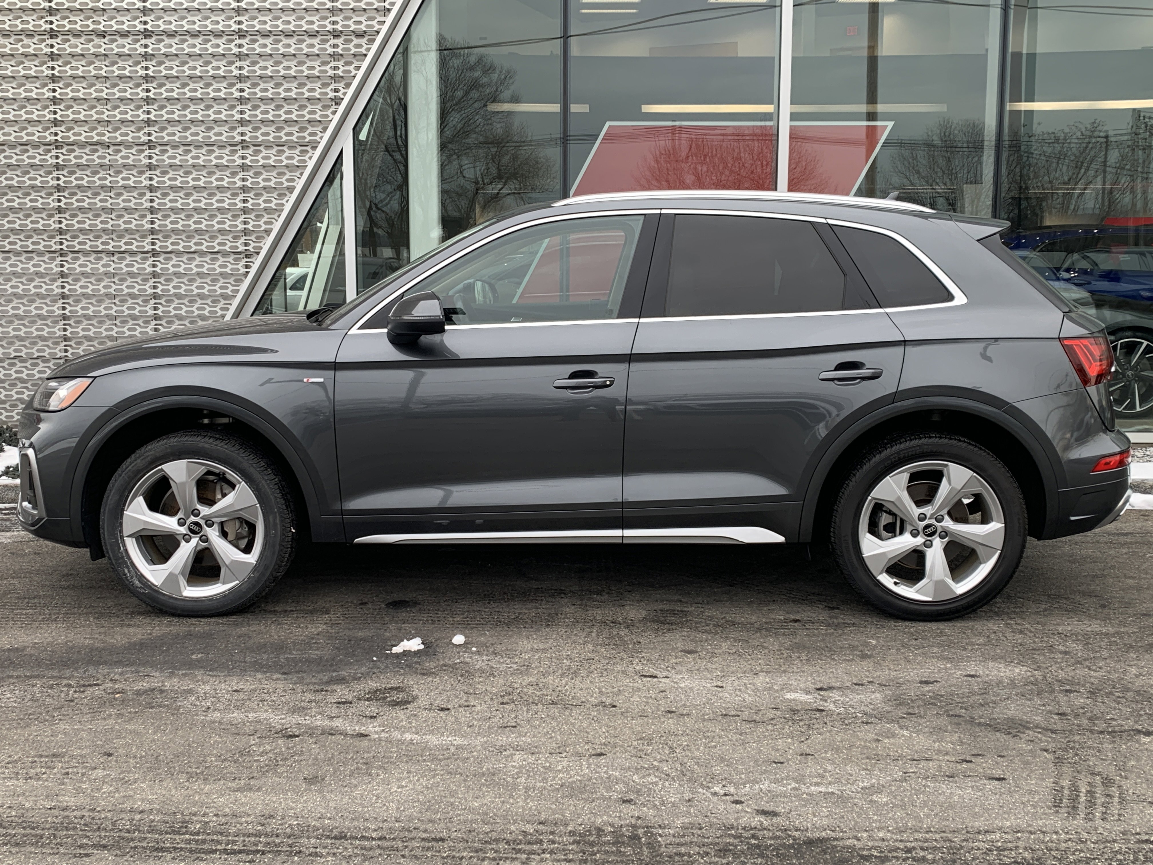Certified 2023 Audi Q5 2.0T Premium Plus w/ Premium Plus Package image 2
