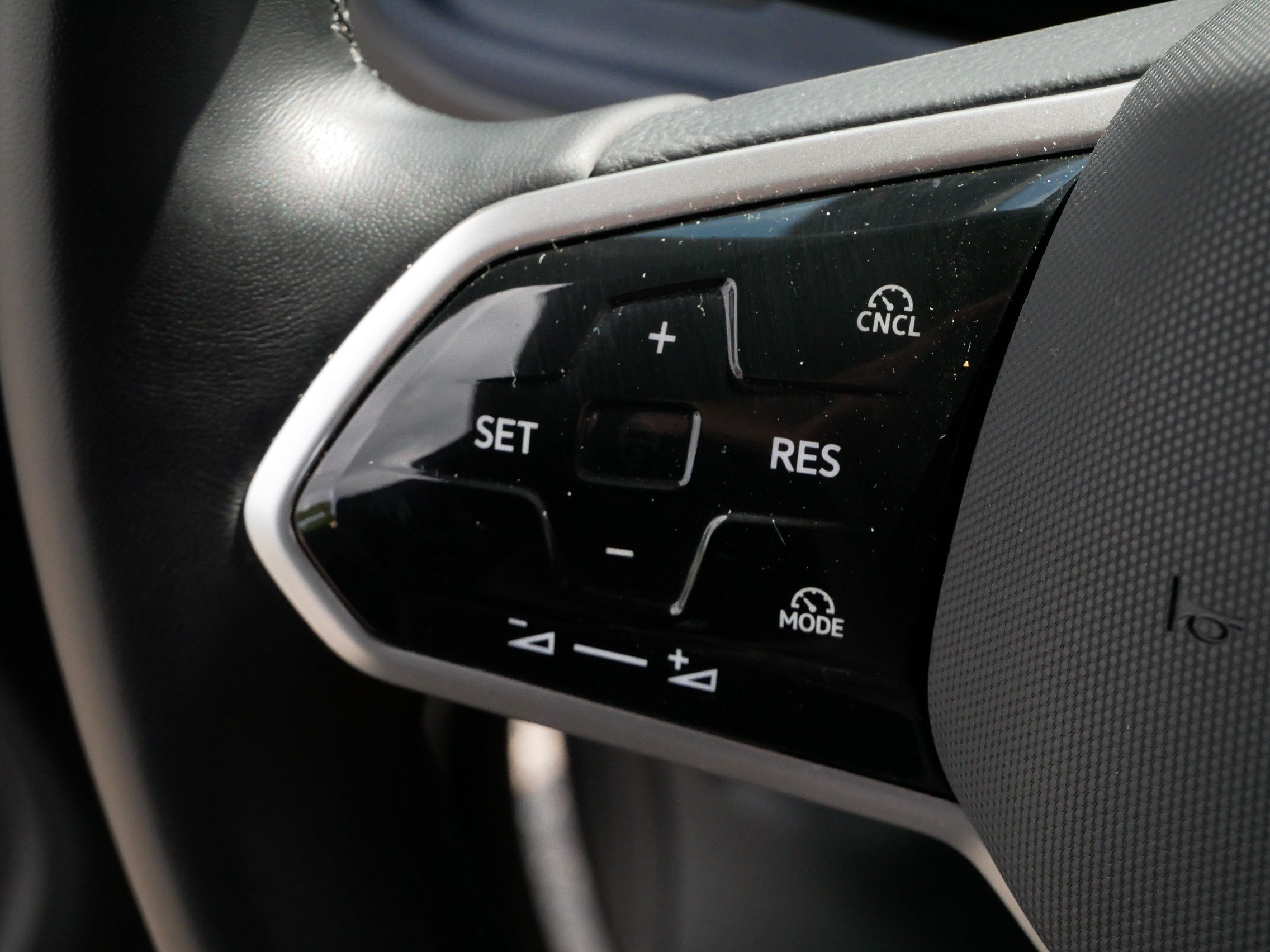 Certified 2025 Volkswagen ID. Buzz Pro S RWD image 25