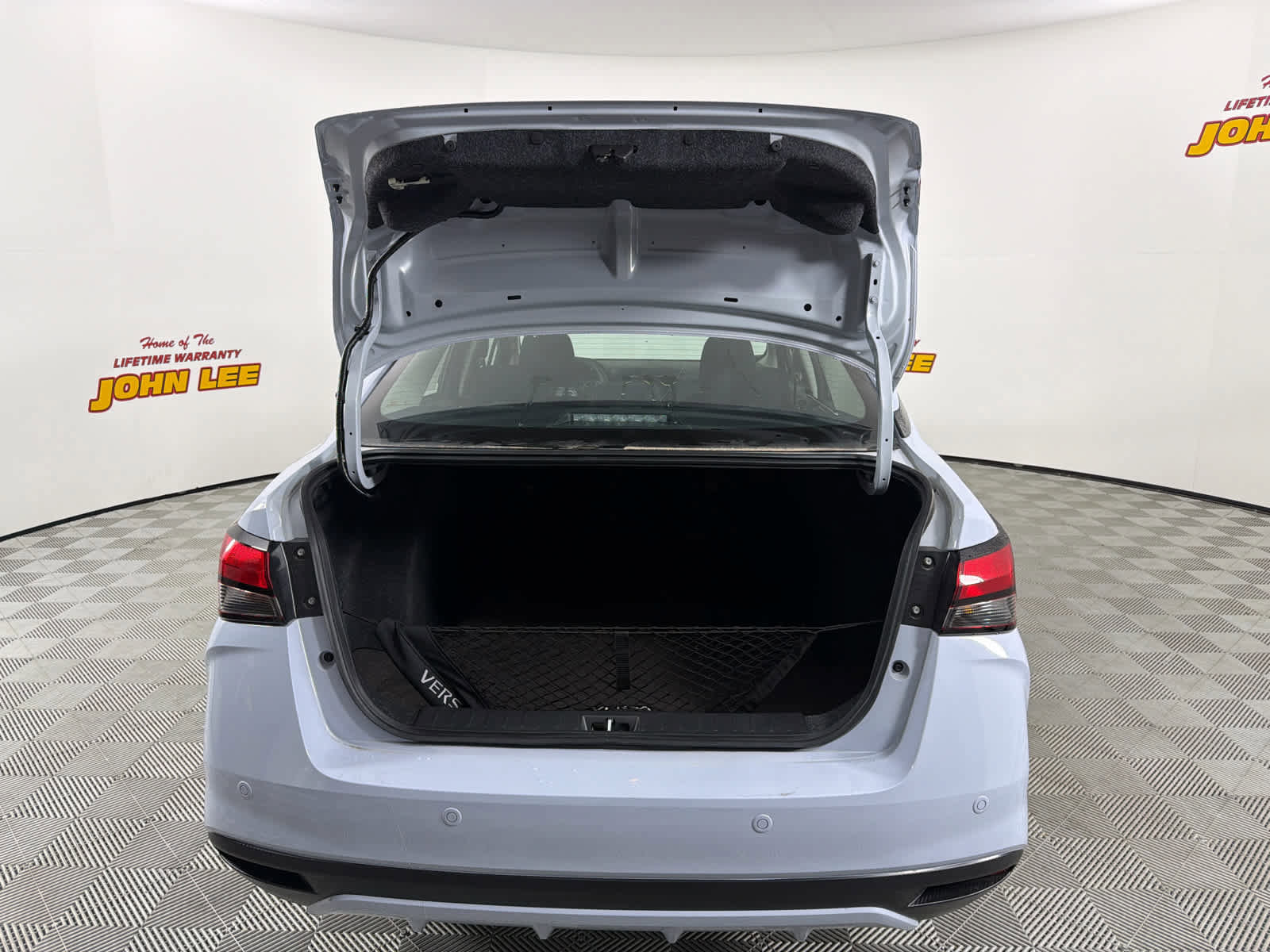 New 2025 Nissan Versa SR w/ Trunk Package image 5