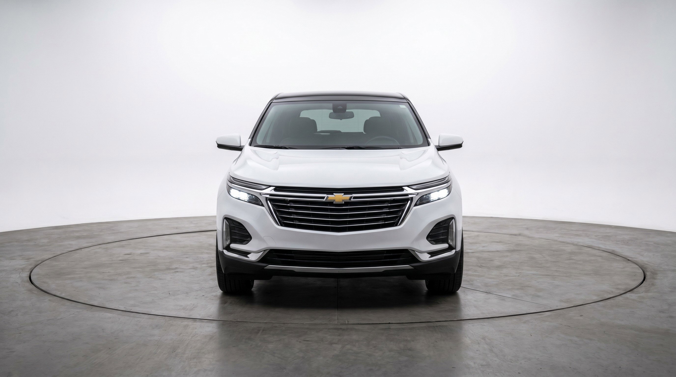 Used 2025 Chevrolet Equinox LT FWD image 2