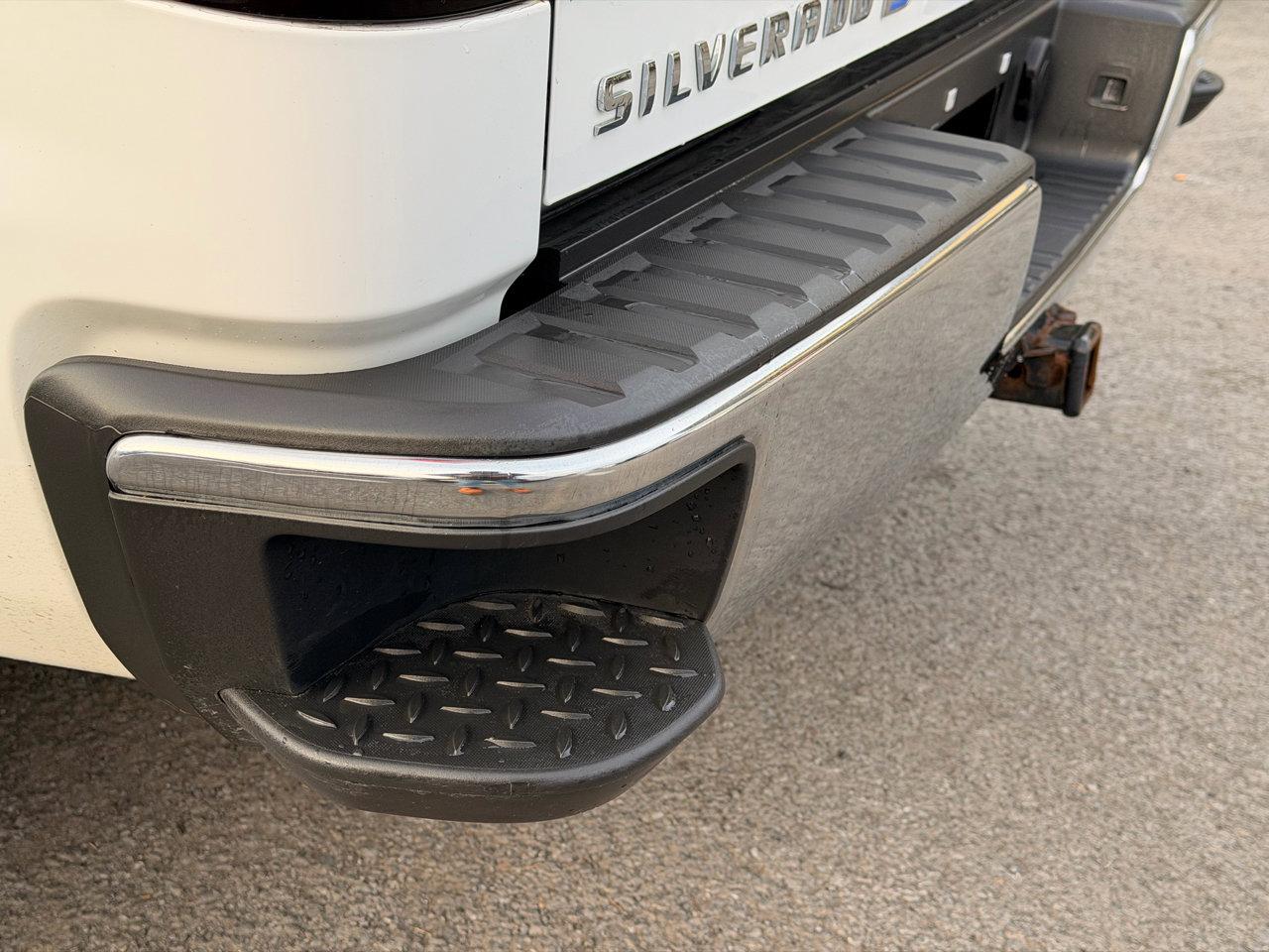 Used 2018 Chevrolet Silverado 1500 LT w/ LT Eassist Package image 12