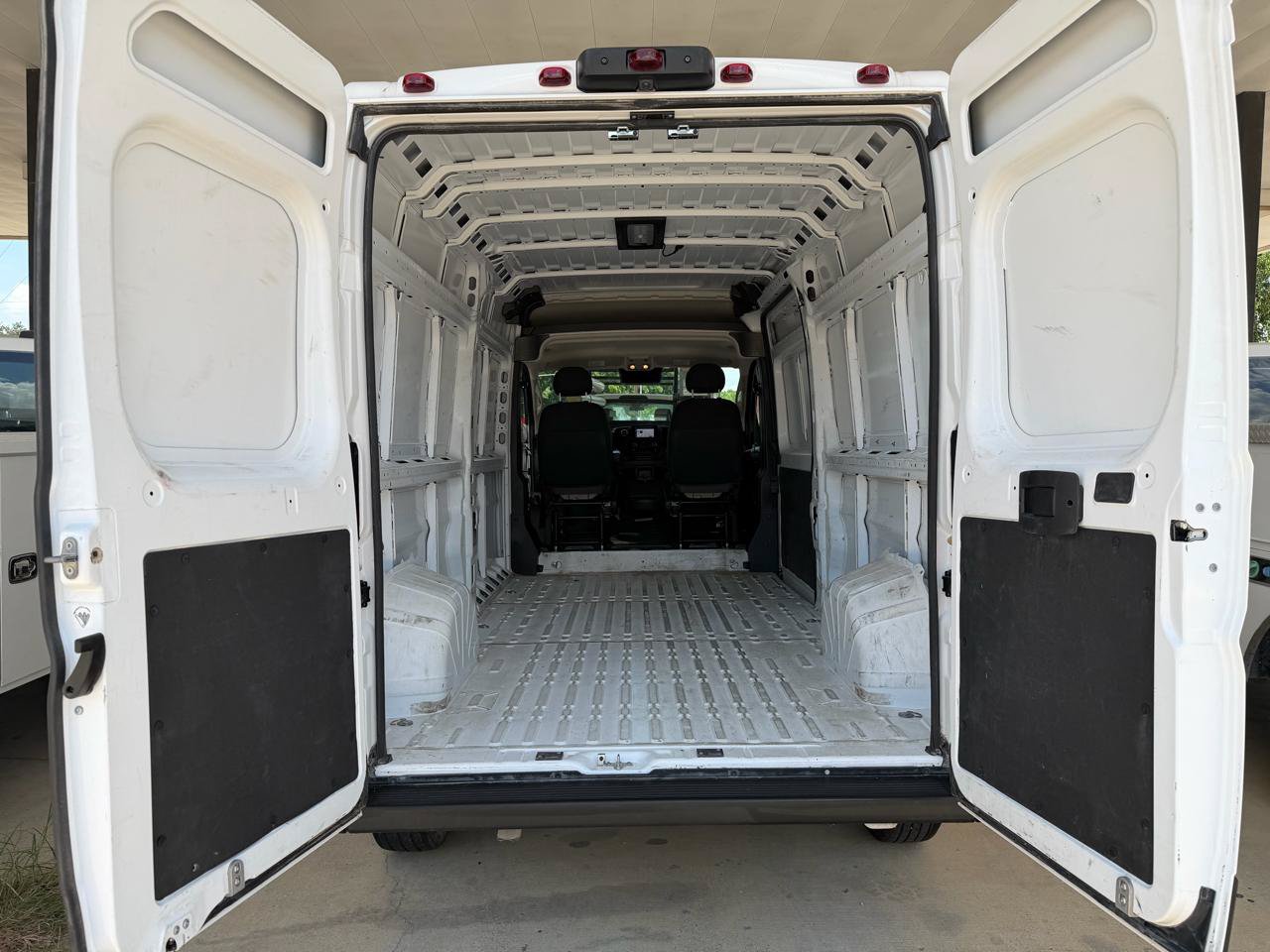 Used 2025 RAM ProMaster 2500 w/ Convenience Group FWD image 18