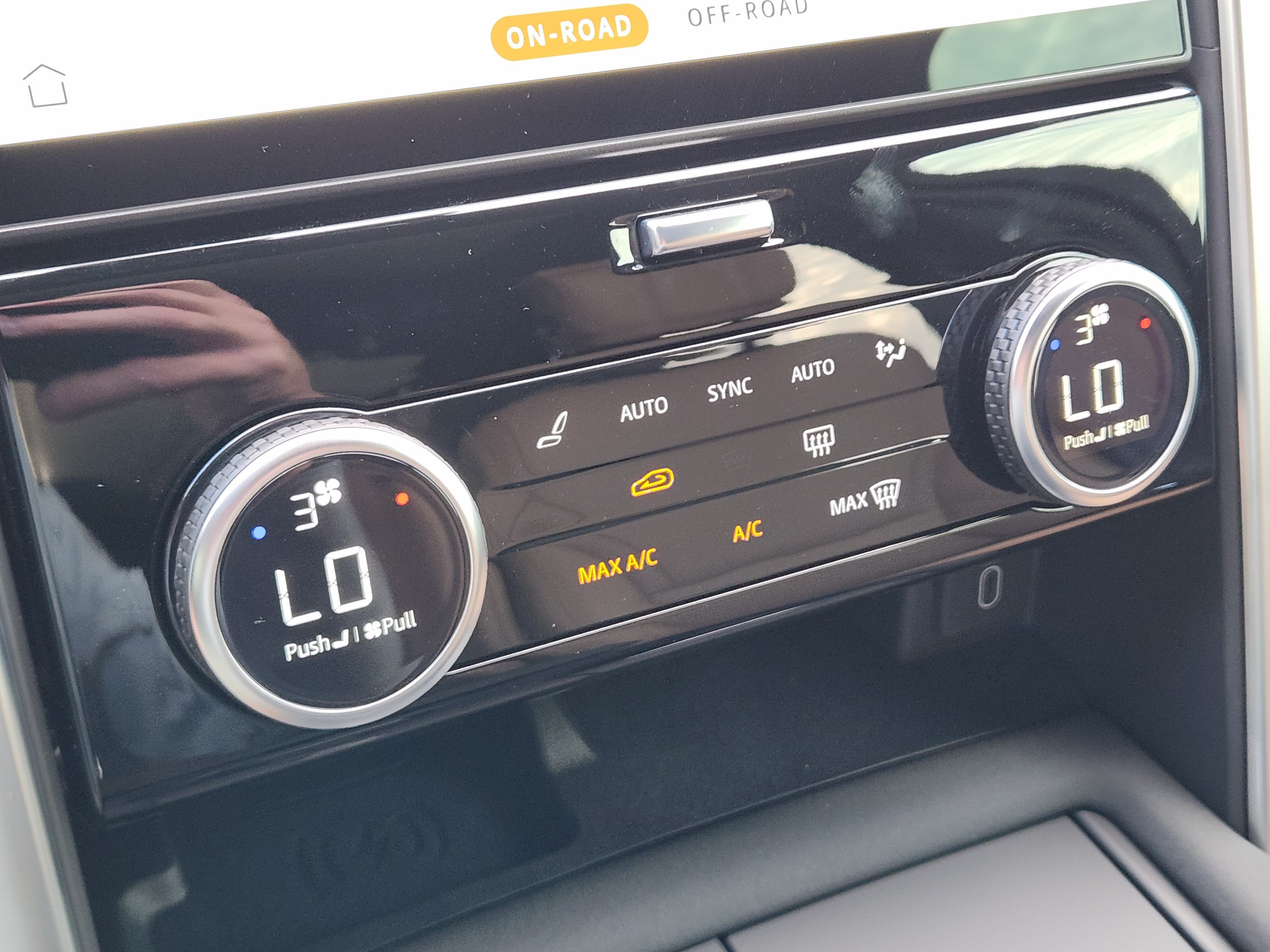 New 2026 Land Rover Discovery Limited Edition AWD/4WD image 15