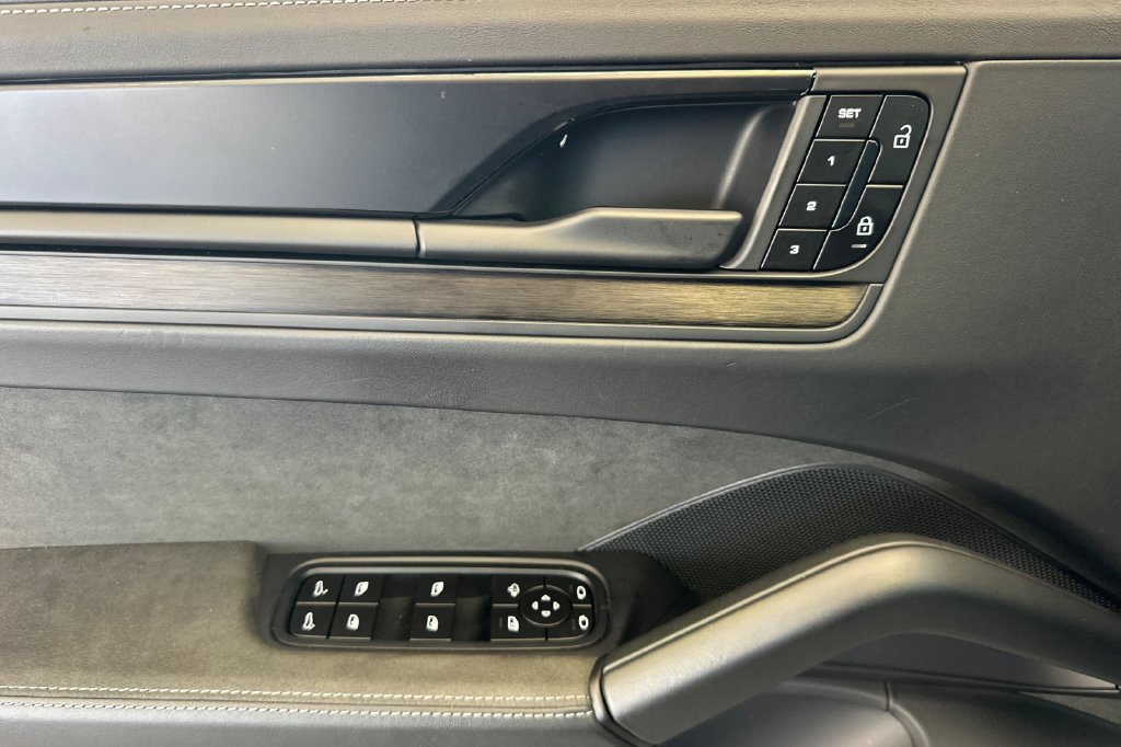 Used 2026 Porsche Cayenne GTS AWD/4WD image 11