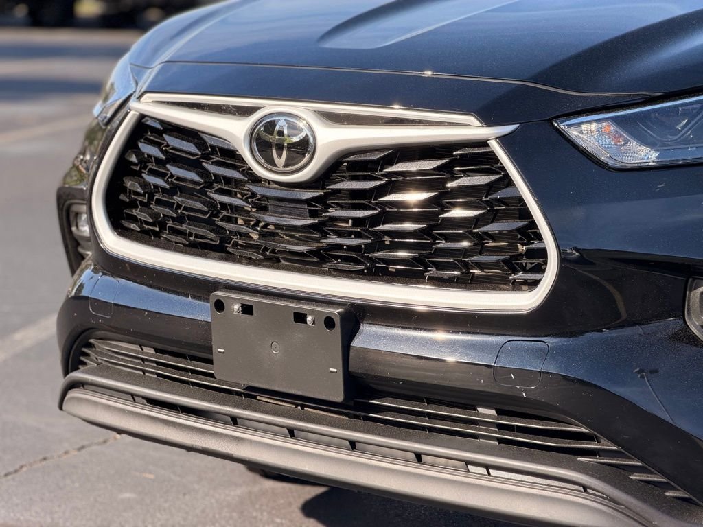 Used 2022 Toyota Highlander XLE image 10
