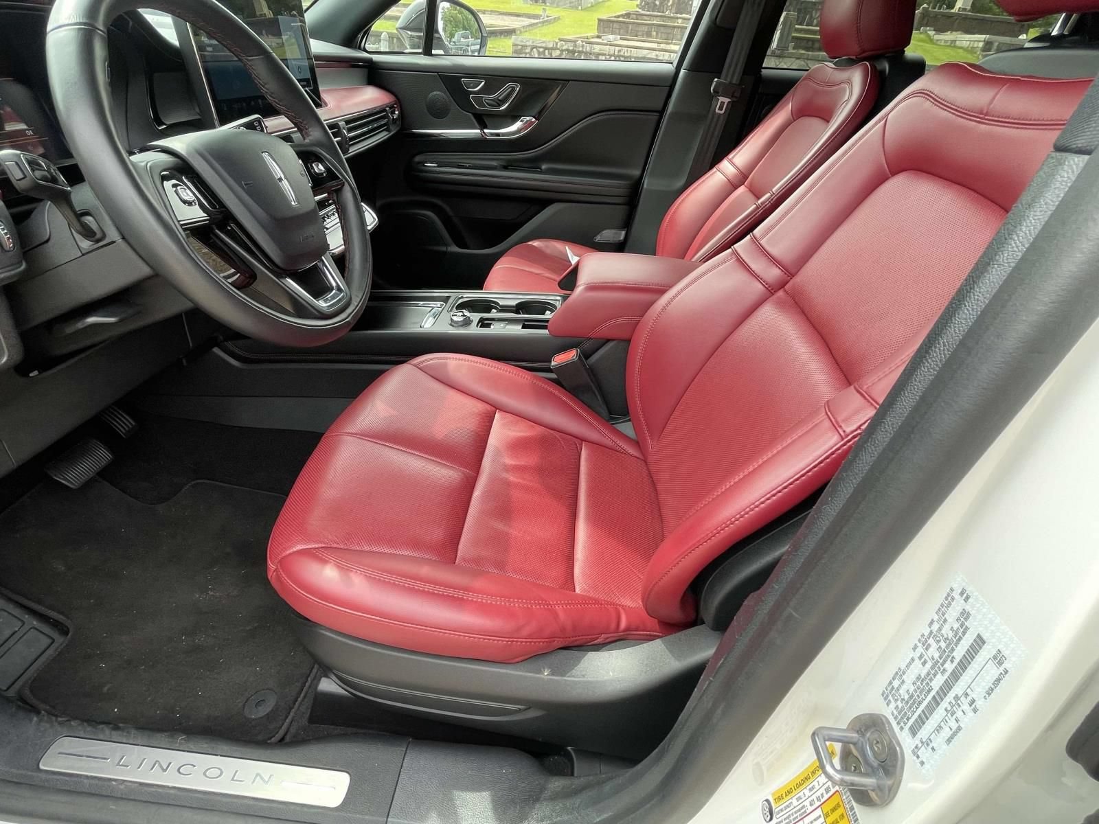 Used 2024 Lincoln Corsair Reserve w/ Rear Removable Package Tray FWD image 14