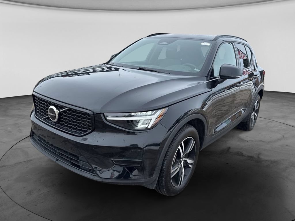 Used 2024 Volvo XC40 B5 Core AWD/4WD image 5