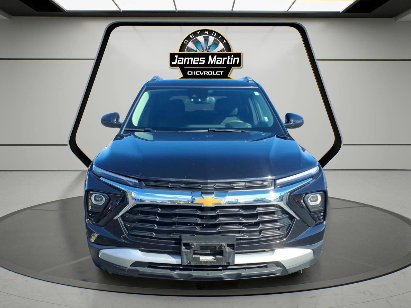 Used 2025 Chevrolet TrailBlazer LT AWD/4WD image 2