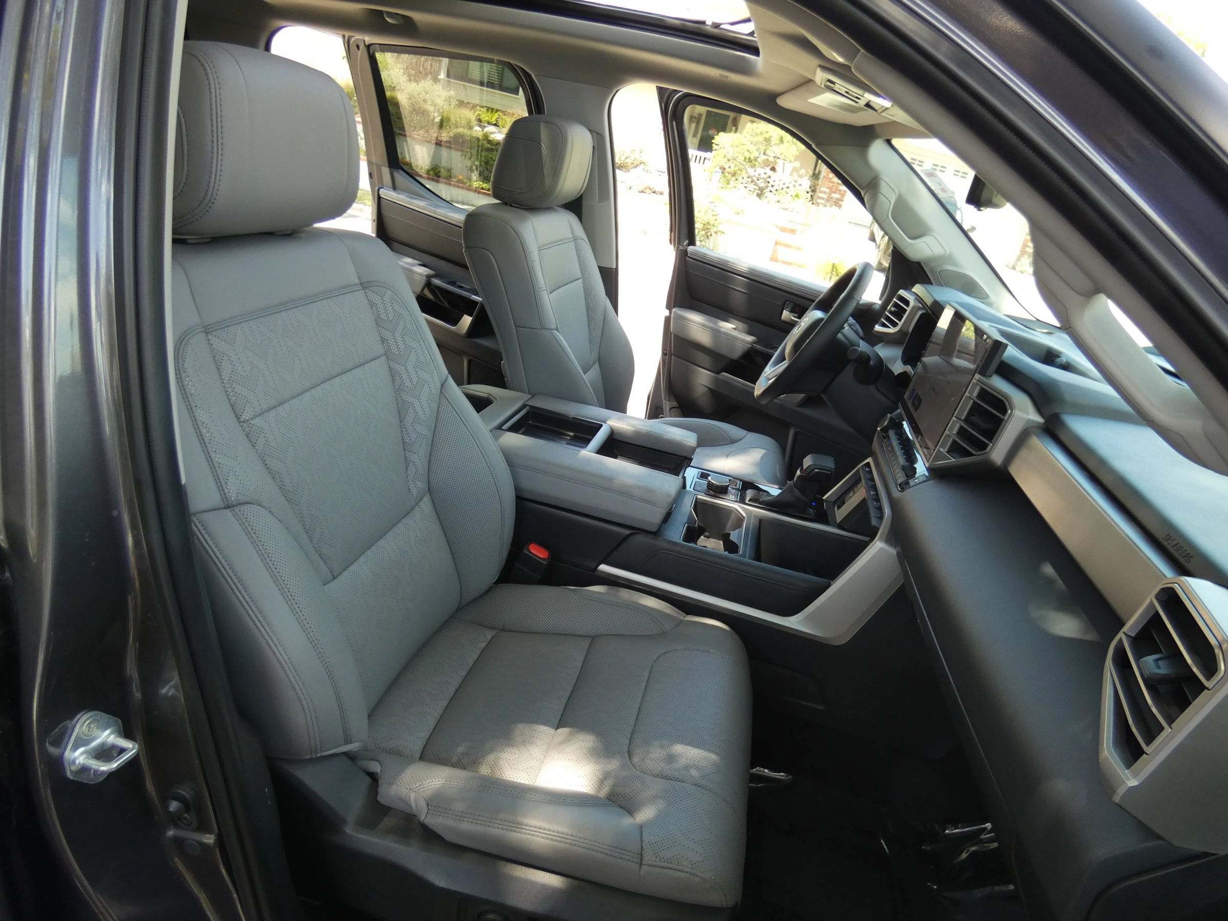 Used 2024 Toyota Tundra Limited w/ TRD Off-Road Package AWD/4WD image 31