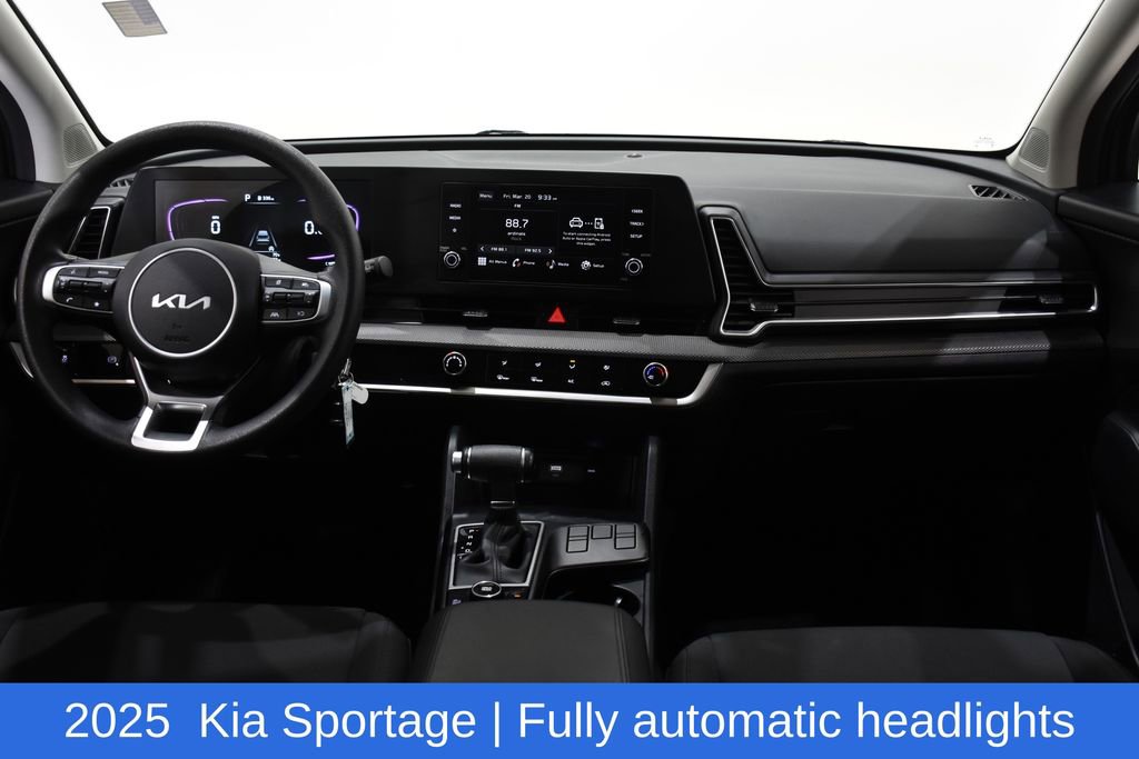 Used 2025 Kia Sportage LX image 9