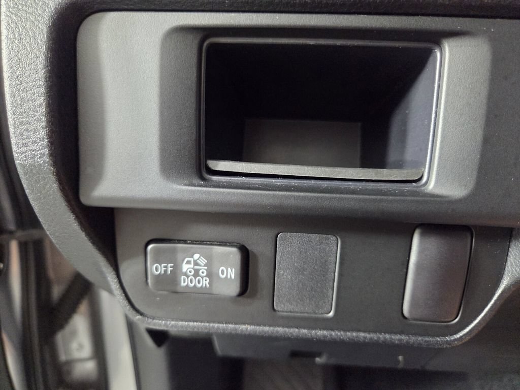 Used 2017 Toyota Tacoma TRD Sport RWD image 19