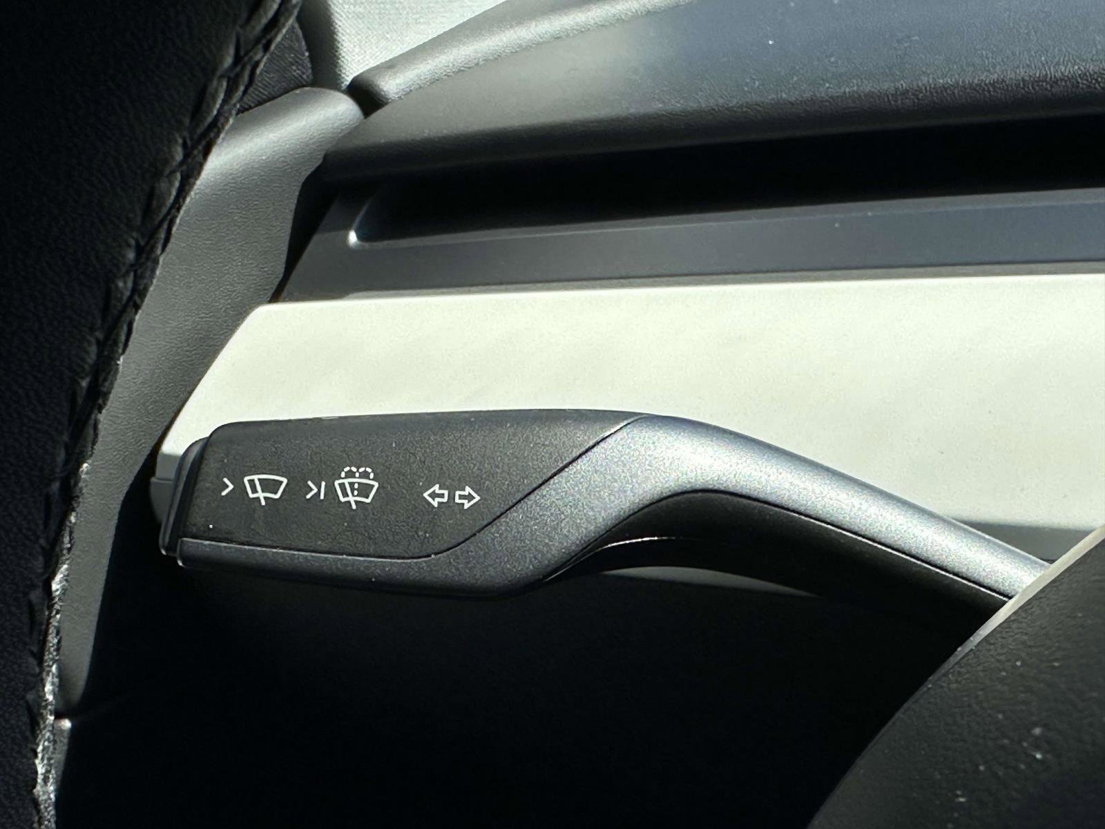 Used 2022 Tesla Model Y Performance AWD/4WD image 25