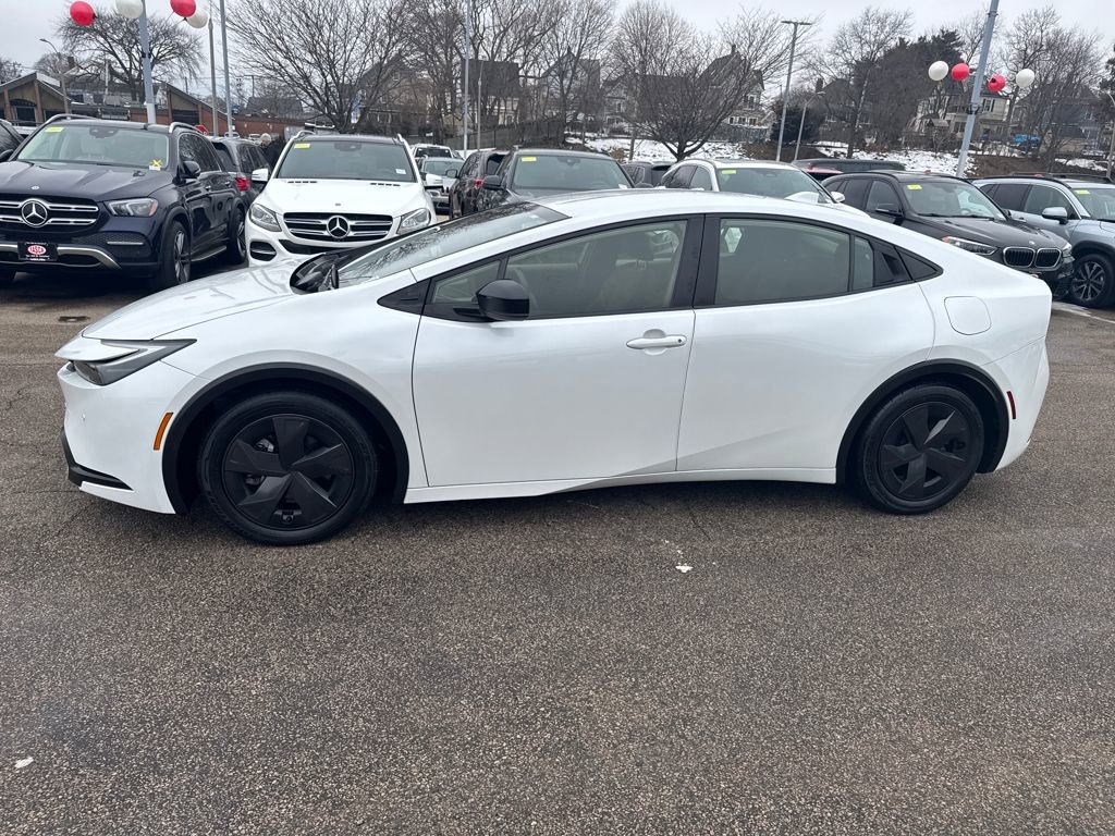 Used 2023 Toyota Prius Prime SE image 4
