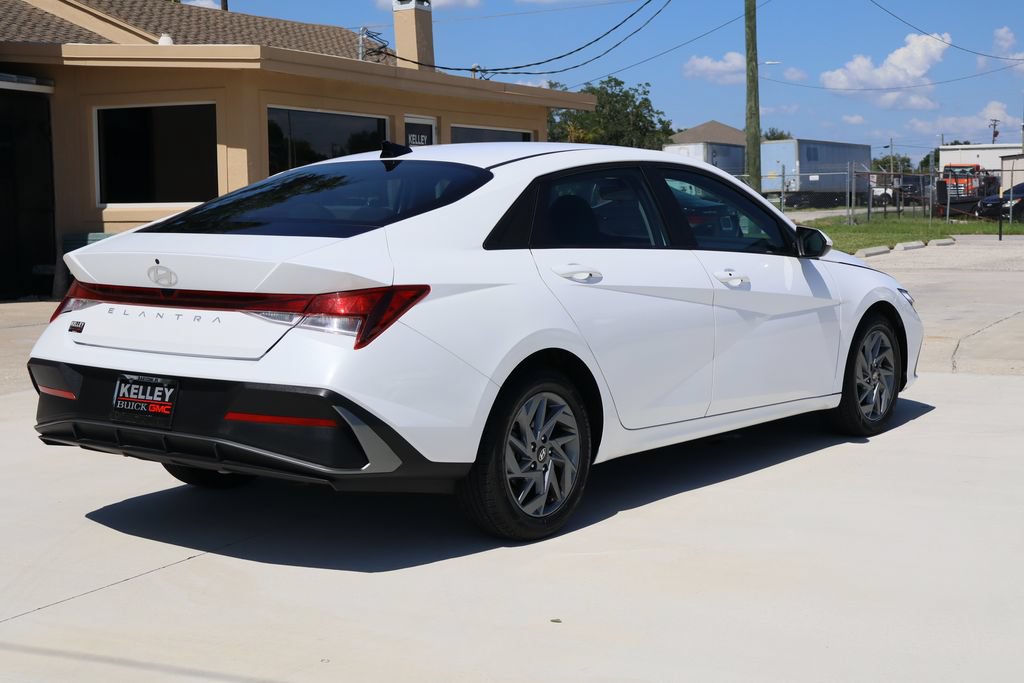 Used 2024 Hyundai Elantra SEL FWD image 9