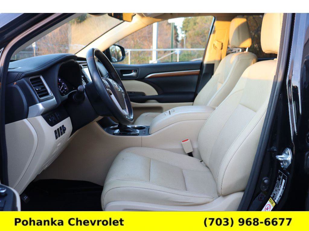 Used 2017 Toyota Highlander Limited image 23