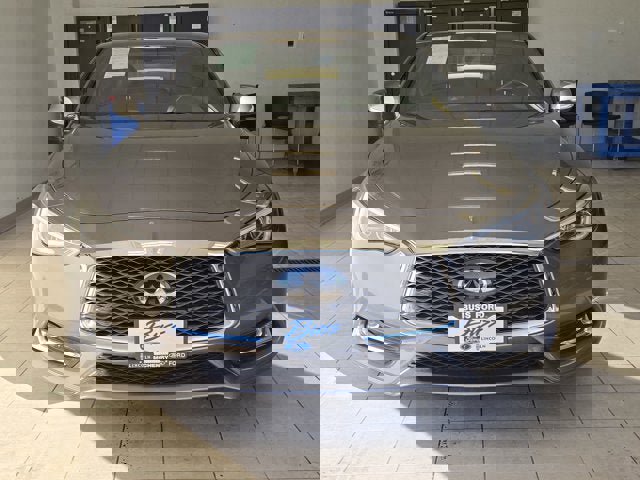 Used 2019 INFINITI Q60 3.0t Luxe w/ Essential Package image 2