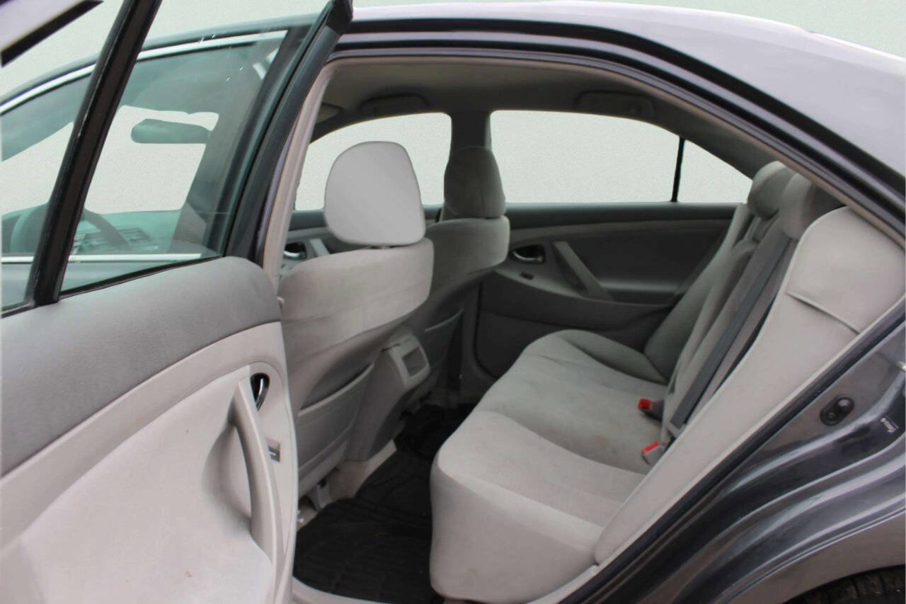 Used 2010 Toyota Camry LE FWD image 7