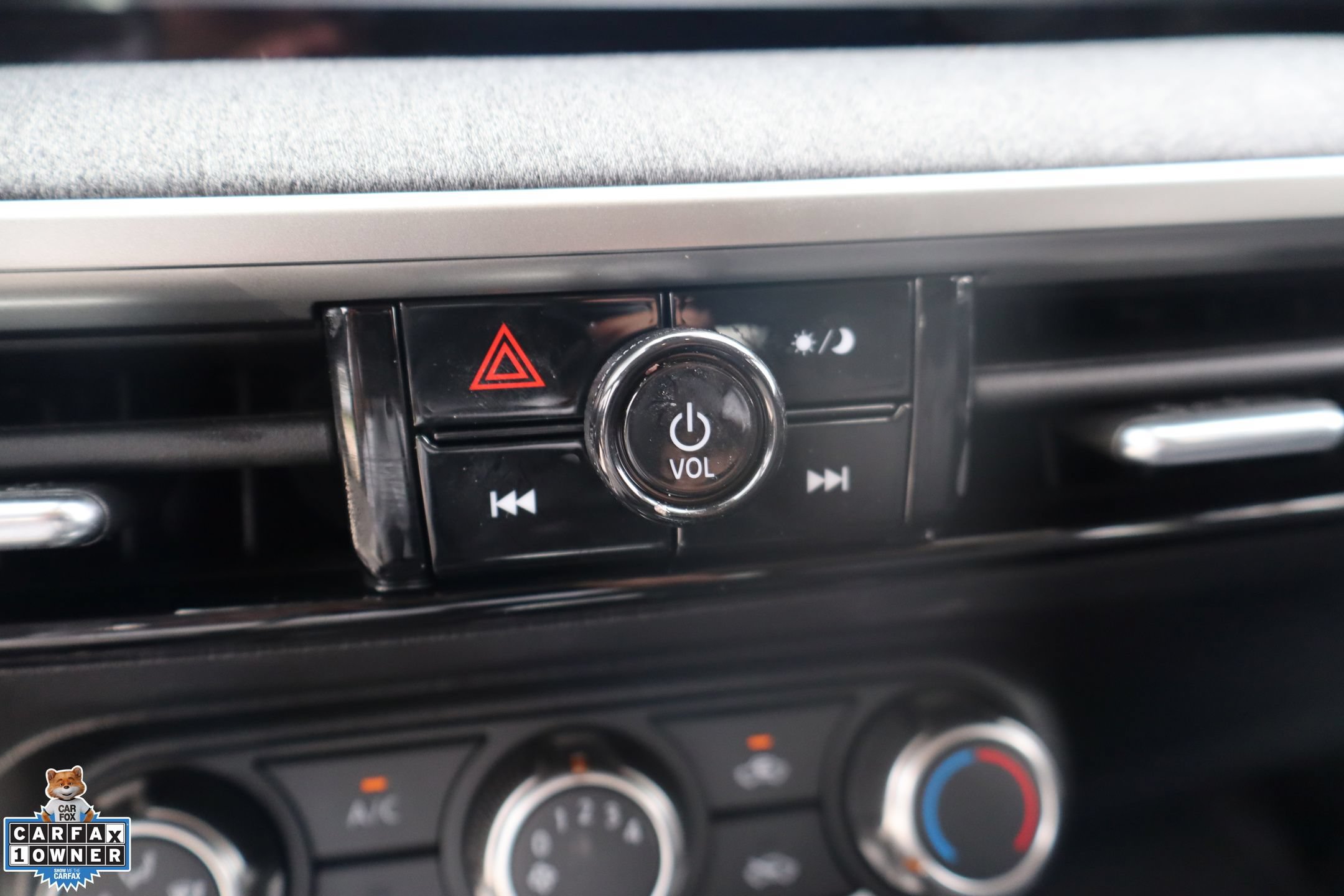 Used 2025 Nissan Kicks SV FWD image 21