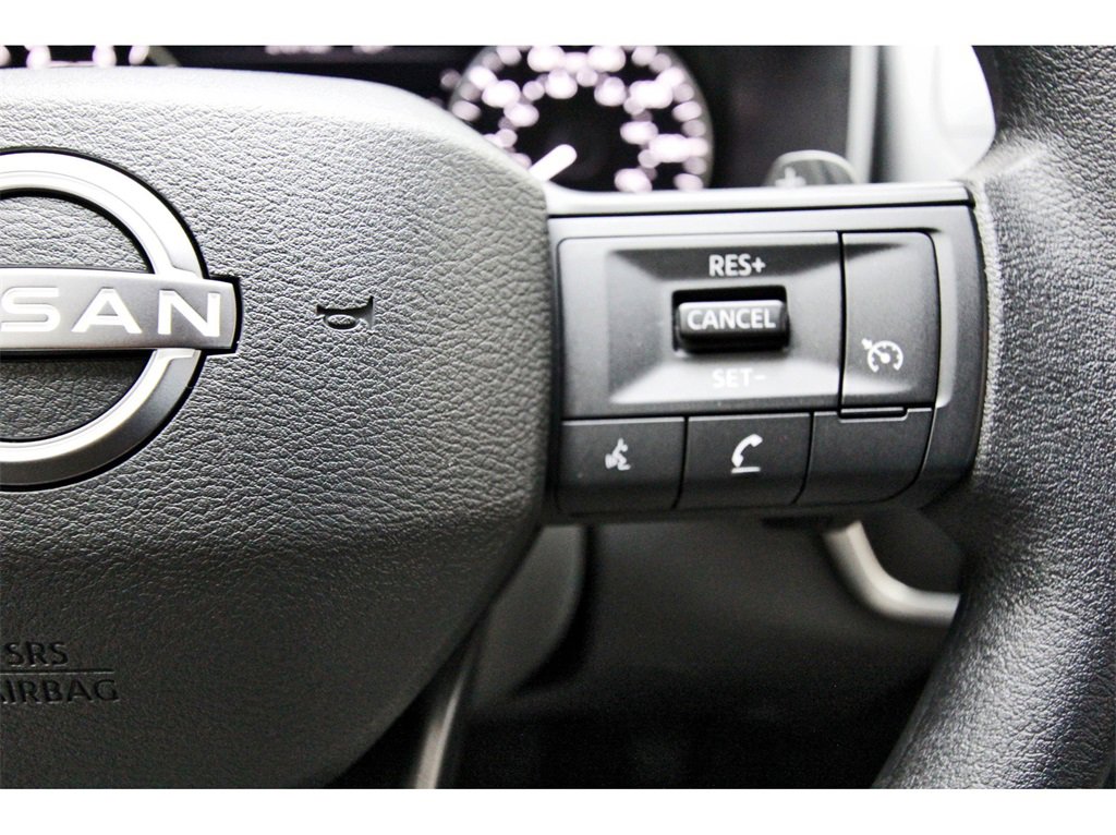 Used 2025 Nissan Rogue S image 14