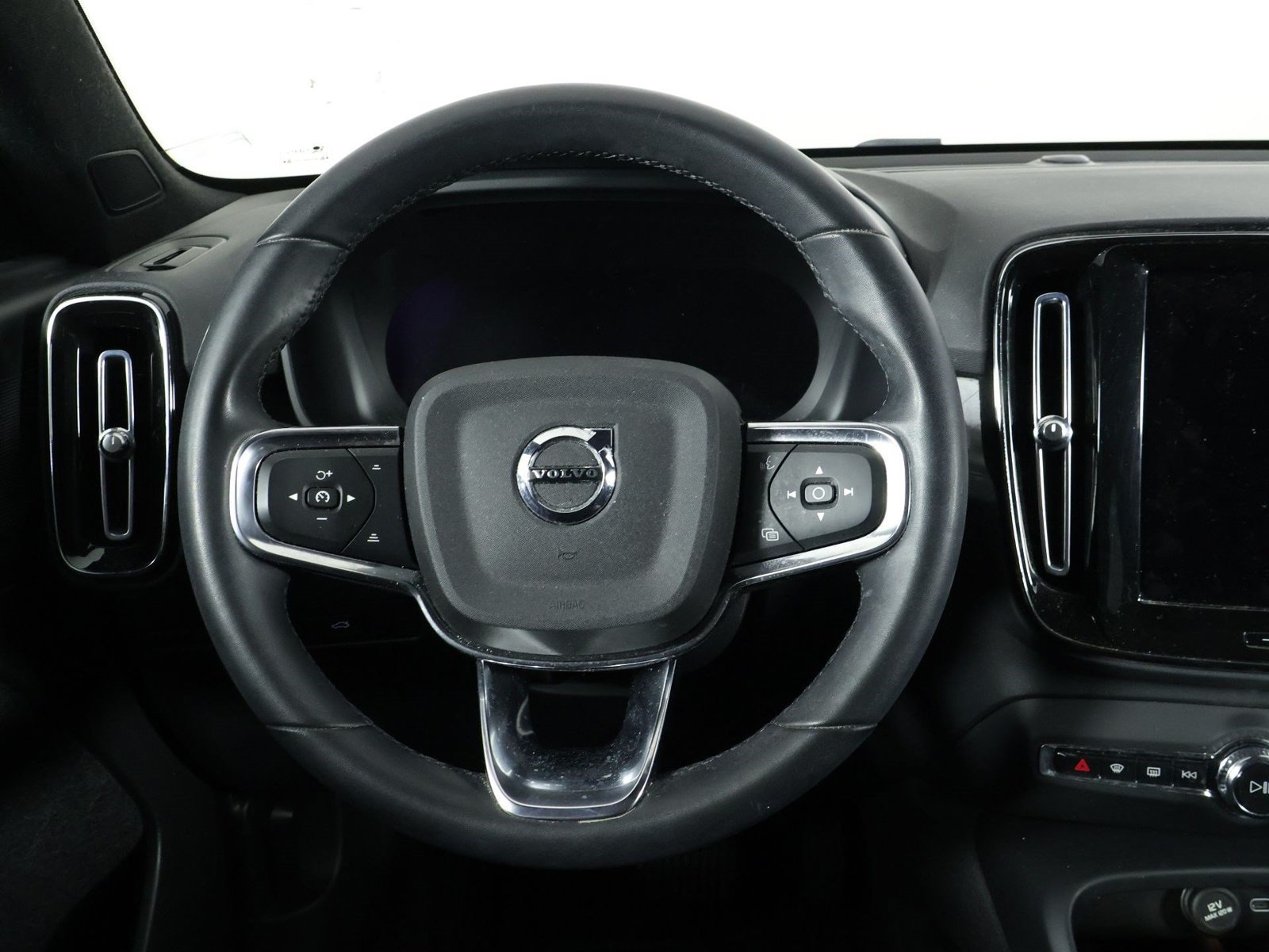Certified 2023 Volvo C40 P8 Recharge Plus AWD/4WD image 8