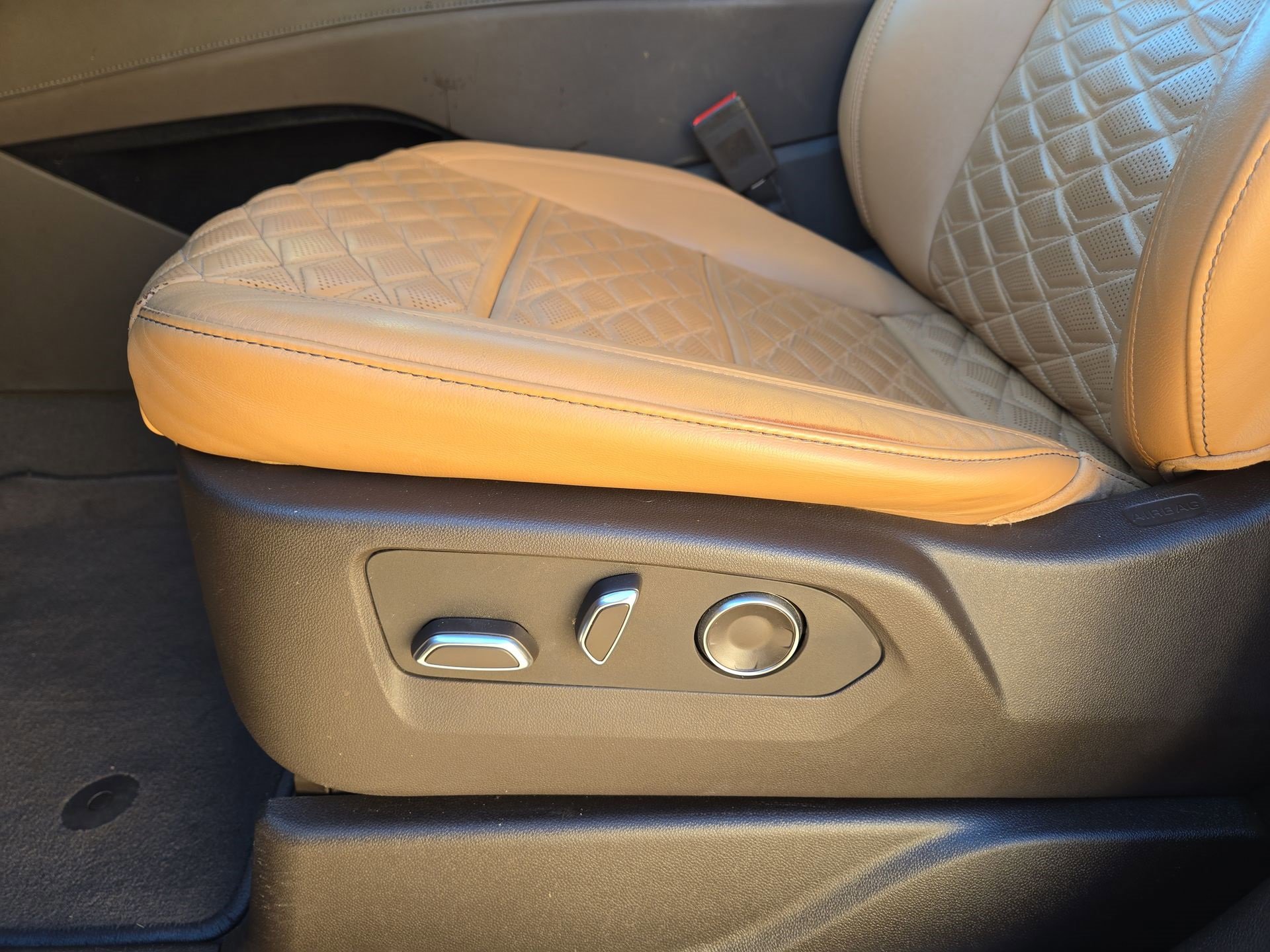 Certified 2023 Cadillac Escalade Sport w/ LPO, ONYX Package image 17