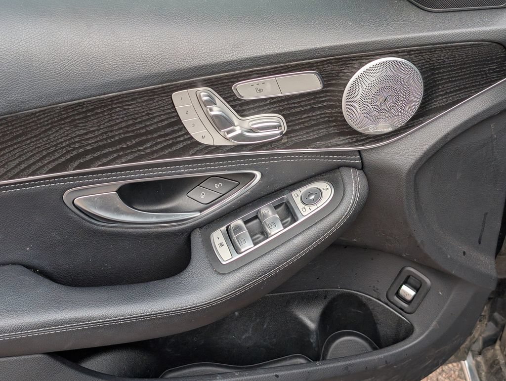 Used 2015 Mercedes-Benz C 300 4MATIC Sedan image 21