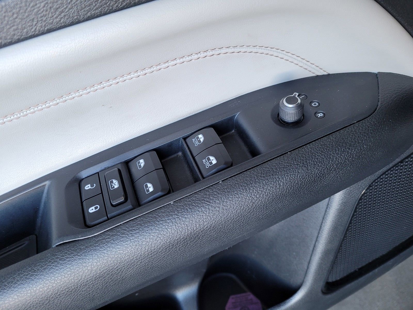 Used 2023 Jeep Compass Limited image 16