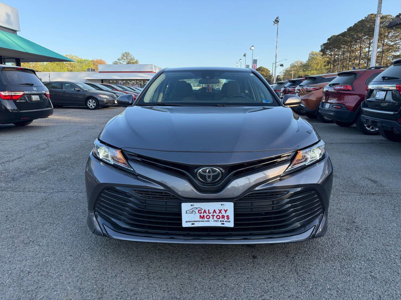 Used 2020 Toyota Camry LE image 3