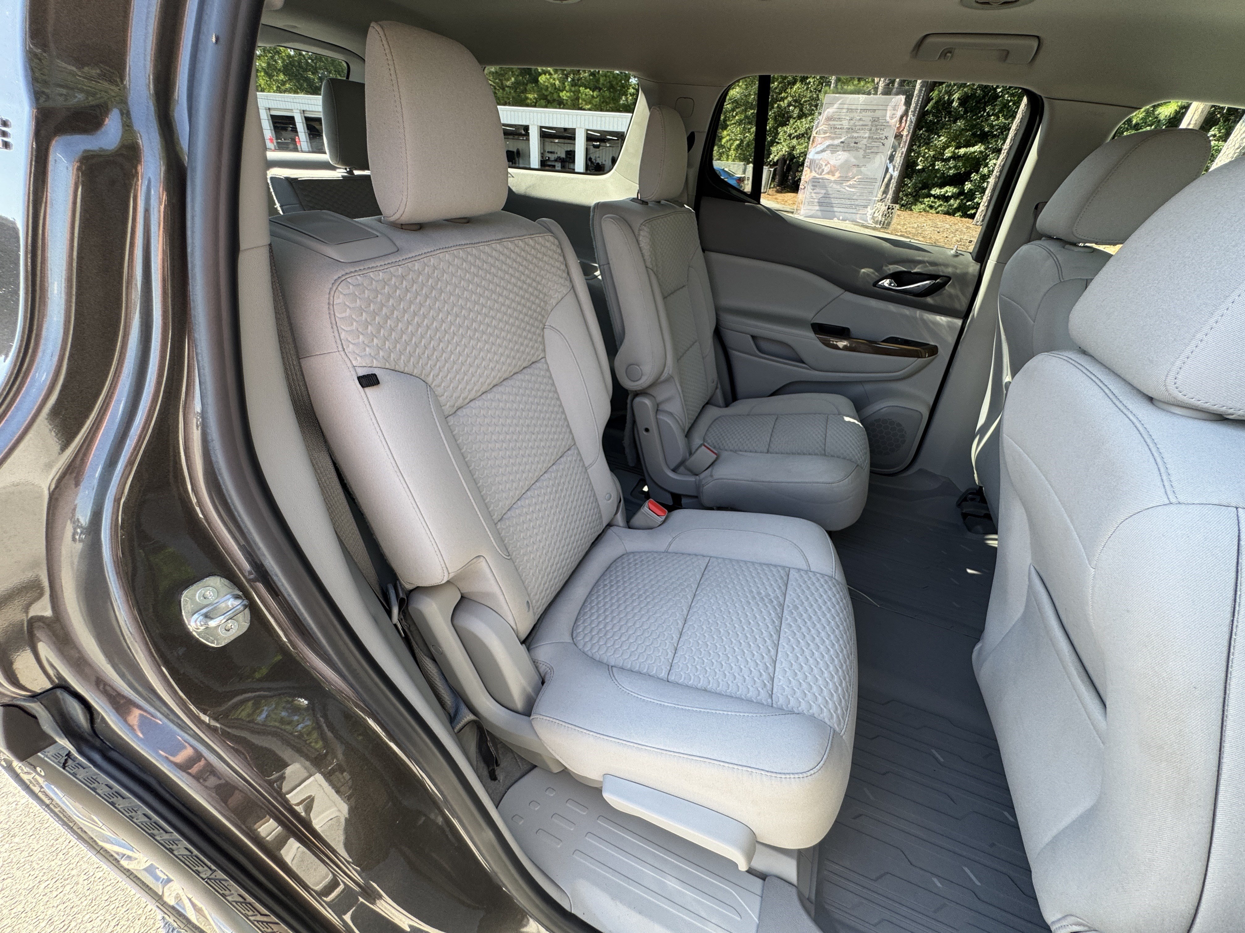 Used 2019 GMC Acadia SLE w/ LPO, Black Accent Package FWD image 20