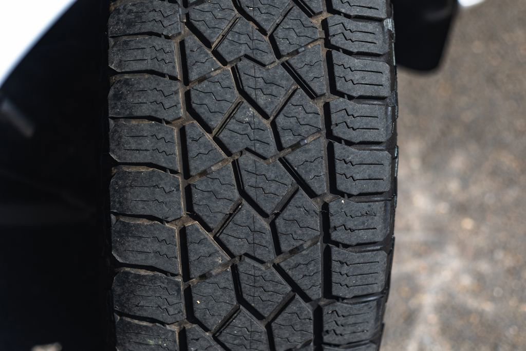 Used 2018 Chevrolet Silverado 1500 Custom w/ Custom Value Package AWD/4WD image 5